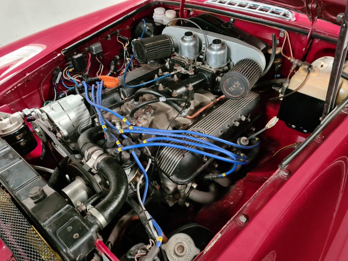 1975 MGB GT V8